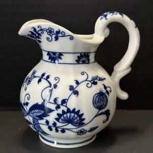 Vienna Woods Blue Onion Creamer Seymour Mann Blue White Vintage